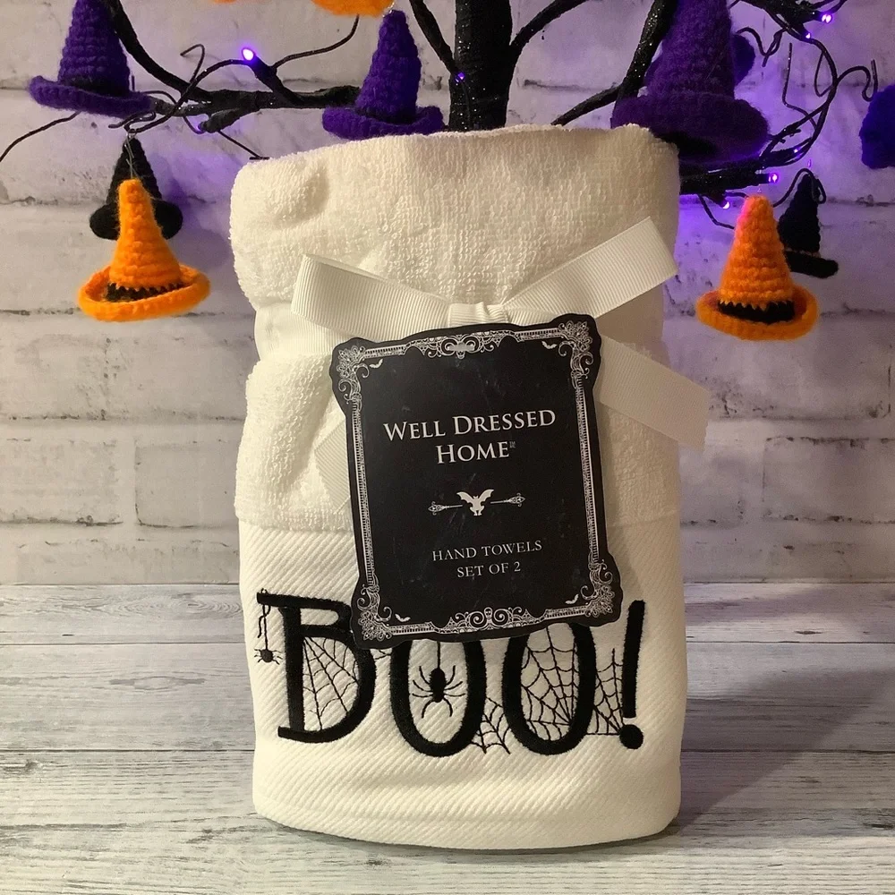 WELL DRESSED HOME 2pk Boo Embroidered Hand Towels
